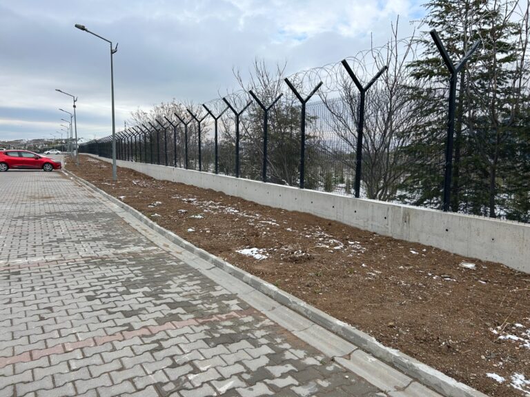 Güvenlikli Çit